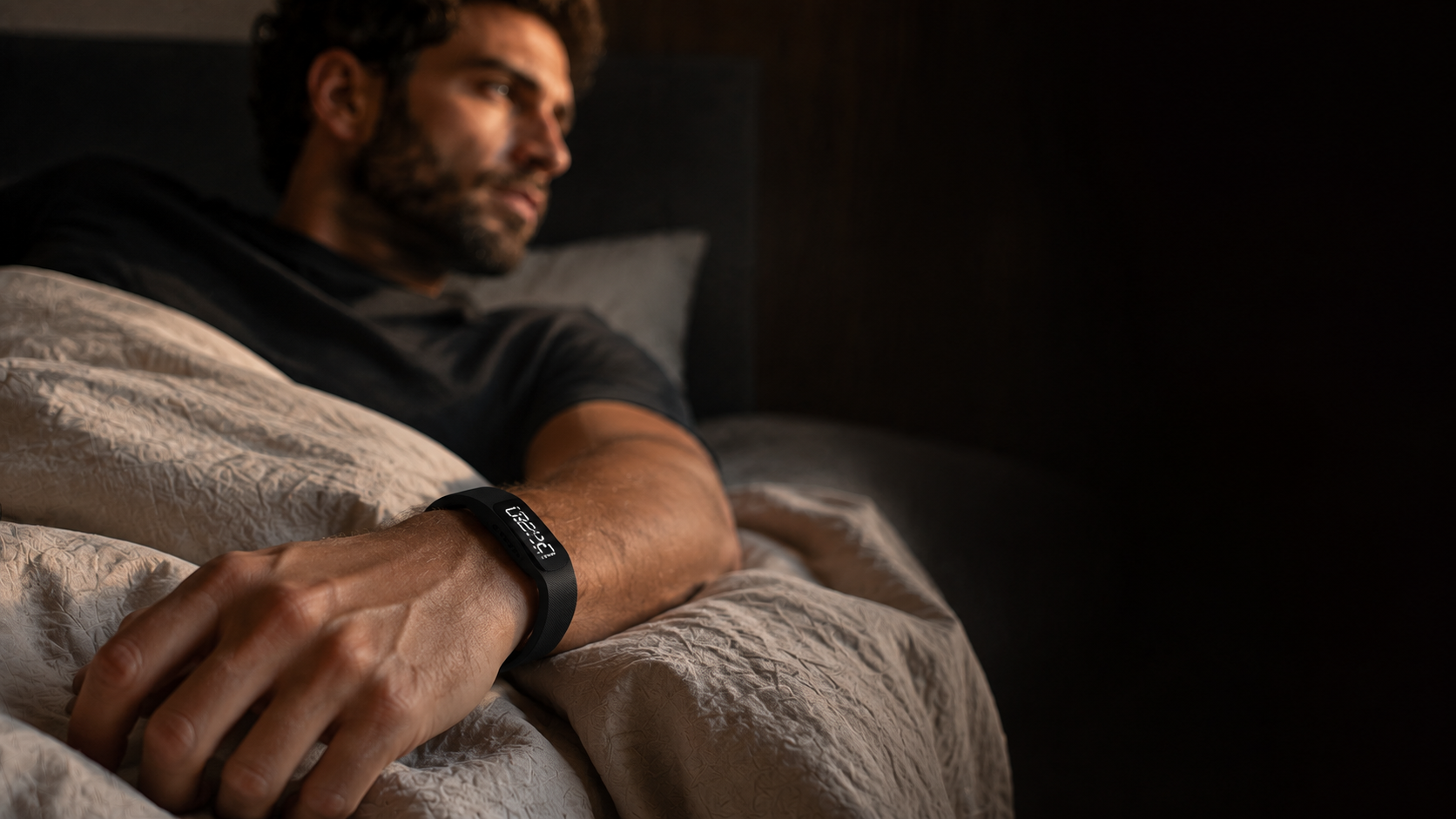 Heavy sleeper feeling the QEVIQ Rise signal on his wrist